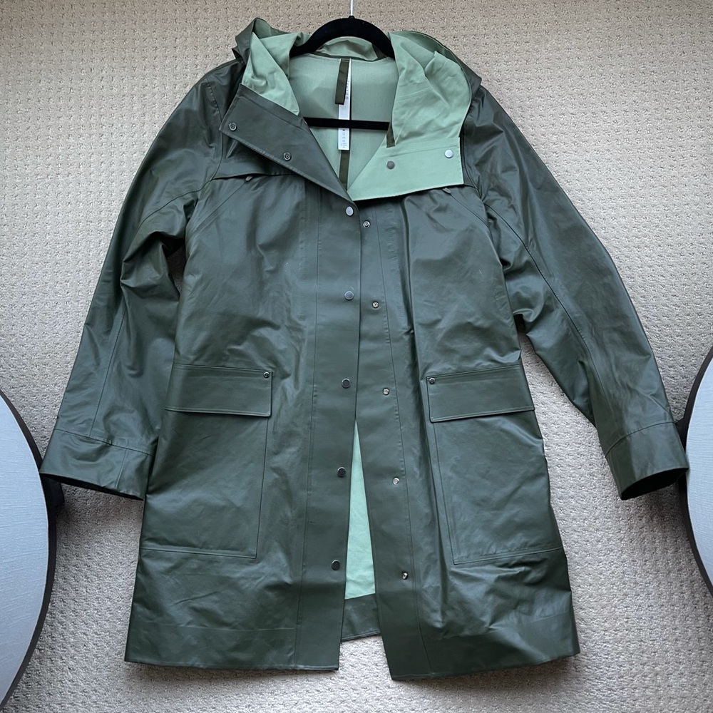 Lululemon Waterproof Jacket— Size 8– Forest Green